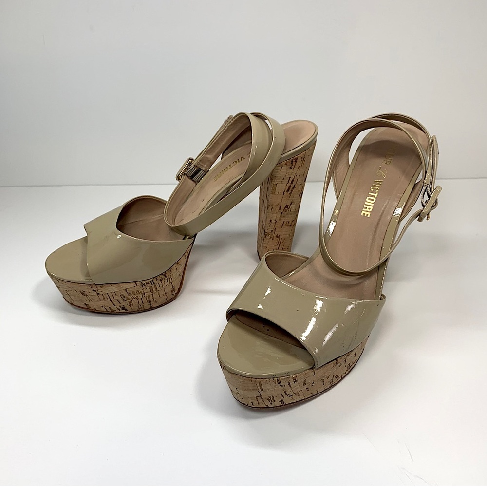 Pour La Victorie platform heel sandal Sz 8.5